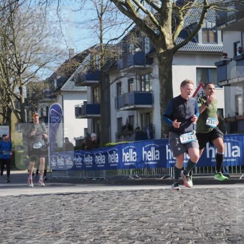06.04.2025 - 44. Internationalen Wilhelmsburger Insellauf Luisa Fischer http://msf.ph/oto/7561394 06.04.2025 10:29:30 Ziel 453, 4044, 3793, 4347 meine-sportfotos.de