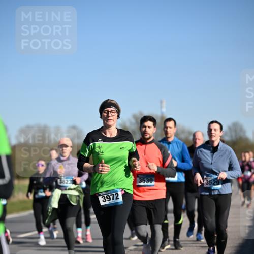 06.04.2025 - 44. Internationalen Wilhelmsburger Insellauf Dr. Thomas Lammeyer http://msf.ph/oto/7561405 06.04.2025 09:36:26 Laufen 823, 3972, 3530, 3529 meine-sportfotos.de