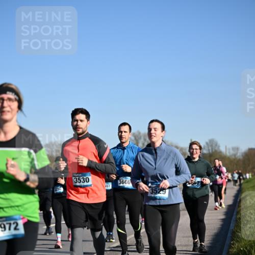 06.04.2025 - 44. Internationalen Wilhelmsburger Insellauf Dr. Thomas Lammeyer http://msf.ph/oto/7561441 06.04.2025 09:36:27 Laufen 972, 4255, 3530, 3666, 997, 3529 meine-sportfotos.de