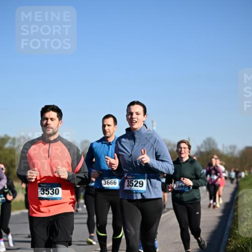 06.04.2025 - 44. Internationalen Wilhelmsburger Insellauf Dr. Thomas Lammeyer http://msf.ph/oto/7561462 06.04.2025 09:36:28 Laufen 3530, 3666, 3529, 3667 meine-sportfotos.de