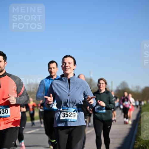 06.04.2025 - 44. Internationalen Wilhelmsburger Insellauf Dr. Thomas Lammeyer http://msf.ph/oto/7561468 06.04.2025 09:36:28 Laufen 530, 3529 meine-sportfotos.de
