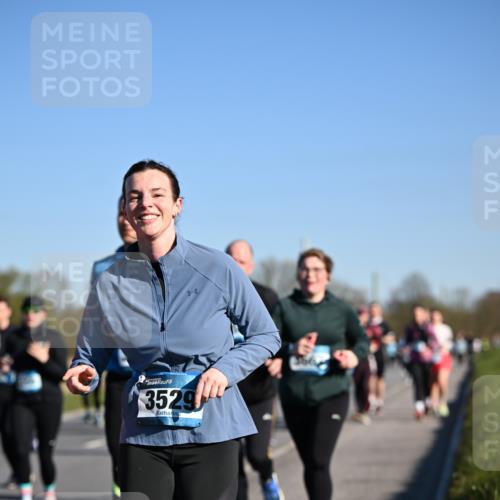 06.04.2025 - 44. Internationalen Wilhelmsburger Insellauf Dr. Thomas Lammeyer http://msf.ph/oto/7561483 06.04.2025 09:36:29 Laufen 3529 meine-sportfotos.de