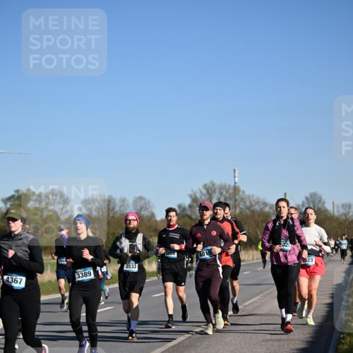 06.04.2025 - 44. Internationalen Wilhelmsburger Insellauf Dr. Thomas Lammeyer http://msf.ph/oto/7561567 06.04.2025 09:36:33 Laufen 4367, 3389, 02, 3056, 4015, 3533, 4023 meine-sportfotos.de