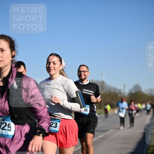 06.04.2025 - 44. Internationalen Wilhelmsburger Insellauf Dr. Thomas Lammeyer http://msf.ph/oto/7561707 06.04.2025 09:36:37 Laufen 729, 23, 06 meine-sportfotos.de