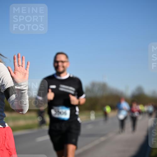 06.04.2025 - 44. Internationalen Wilhelmsburger Insellauf Dr. Thomas Lammeyer http://msf.ph/oto/7561738 06.04.2025 09:36:38 Laufen  meine-sportfotos.de