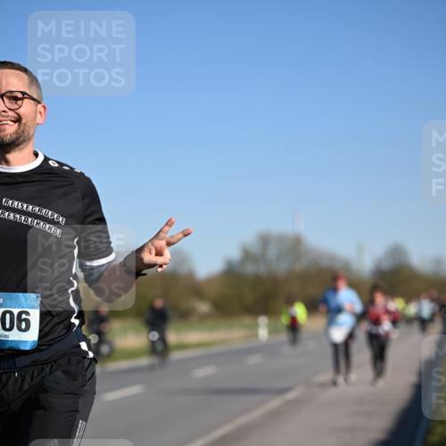 06.04.2025 - 44. Internationalen Wilhelmsburger Insellauf Dr. Thomas Lammeyer http://msf.ph/oto/7561751 06.04.2025 09:36:39 Laufen 06 meine-sportfotos.de