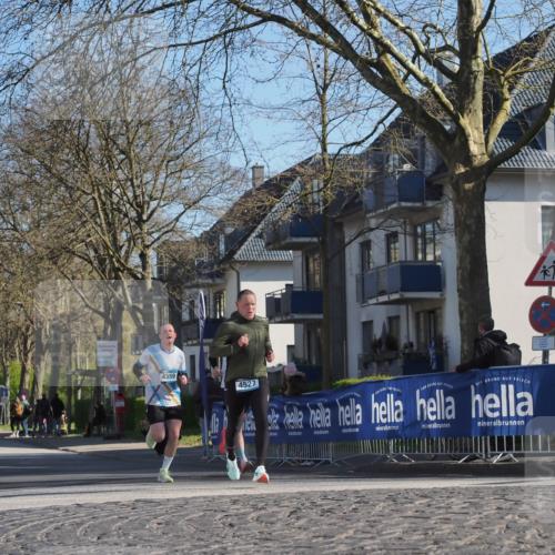 06.04.2025 - 44. Internationalen Wilhelmsburger Insellauf Luisa Fischer http://msf.ph/oto/7561796 06.04.2025 10:30:18 Ziel 4559, 4527 meine-sportfotos.de