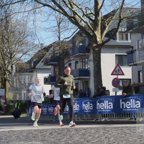 06.04.2025 - 44. Internationalen Wilhelmsburger Insellauf Luisa Fischer http://msf.ph/oto/7561816 06.04.2025 10:30:19 Ziel 4559, 32, 4527 meine-sportfotos.de