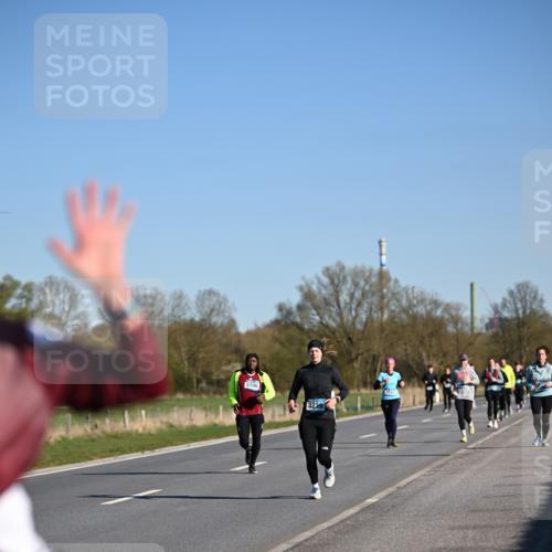 06.04.2025 - 44. Internationalen Wilhelmsburger Insellauf Dr. Thomas Lammeyer http://msf.ph/oto/7561878 06.04.2025 09:36:46 Laufen 5106, 3239, 3157 meine-sportfotos.de