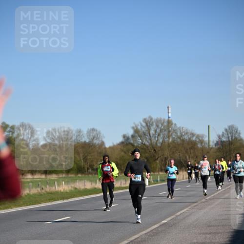 06.04.2025 - 44. Internationalen Wilhelmsburger Insellauf Dr. Thomas Lammeyer http://msf.ph/oto/7561886 06.04.2025 09:36:47 Laufen 5106, 3239, 3157 meine-sportfotos.de