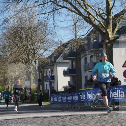 06.04.2025 - 44. Internationalen Wilhelmsburger Insellauf Luisa Fischer http://msf.ph/oto/7561892 06.04.2025 10:30:25 Ziel 3742, 3721, 4189 meine-sportfotos.de