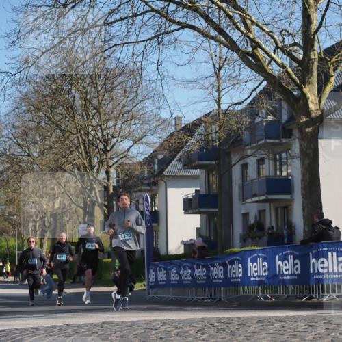 06.04.2025 - 44. Internationalen Wilhelmsburger Insellauf Luisa Fischer http://msf.ph/oto/7562050 06.04.2025 10:30:35 Ziel 4472, 4471, 4419, 4370 meine-sportfotos.de