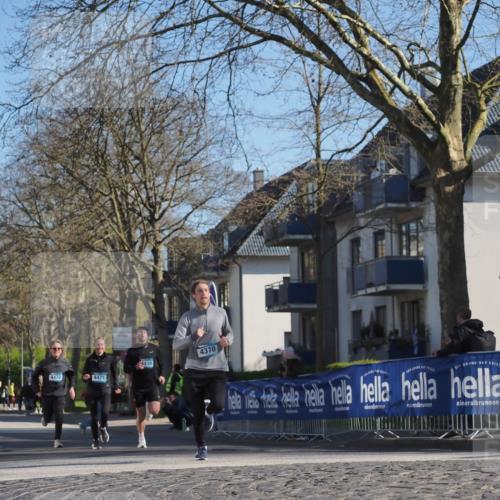06.04.2025 - 44. Internationalen Wilhelmsburger Insellauf Luisa Fischer http://msf.ph/oto/7562056 06.04.2025 10:30:35 Ziel 4472, 4471, 1419, 4370 meine-sportfotos.de
