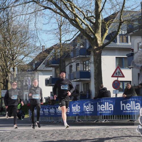 06.04.2025 - 44. Internationalen Wilhelmsburger Insellauf Luisa Fischer http://msf.ph/oto/7562088 06.04.2025 10:30:37 Ziel 4472, 4471, 4419, 4370 meine-sportfotos.de