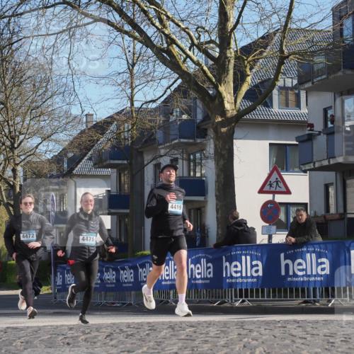 06.04.2025 - 44. Internationalen Wilhelmsburger Insellauf Luisa Fischer http://msf.ph/oto/7562095 06.04.2025 10:30:37 Ziel 4472, 4471, 4419 meine-sportfotos.de