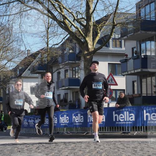 06.04.2025 - 44. Internationalen Wilhelmsburger Insellauf Luisa Fischer http://msf.ph/oto/7562110 06.04.2025 10:30:37 Ziel 4472, 4471, 4419 meine-sportfotos.de