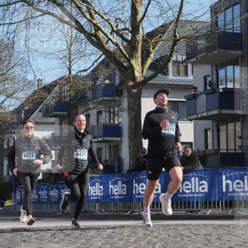 06.04.2025 - 44. Internationalen Wilhelmsburger Insellauf Luisa Fischer http://msf.ph/oto/7562113 06.04.2025 10:30:38 Ziel 4472, 4471, 4419 meine-sportfotos.de