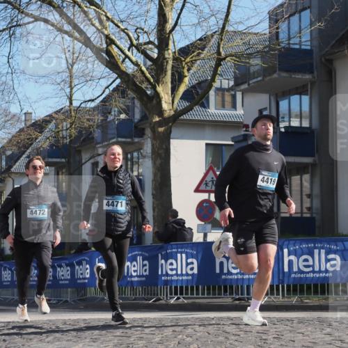 06.04.2025 - 44. Internationalen Wilhelmsburger Insellauf Luisa Fischer http://msf.ph/oto/7562122 06.04.2025 10:30:38 Ziel 4472, 4471, 4419 meine-sportfotos.de