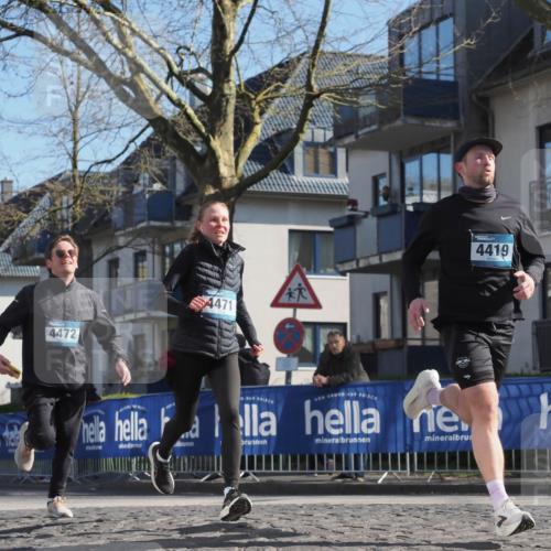 06.04.2025 - 44. Internationalen Wilhelmsburger Insellauf Luisa Fischer http://msf.ph/oto/7562131 06.04.2025 10:30:38 Ziel 4472, 4471, 4419 meine-sportfotos.de
