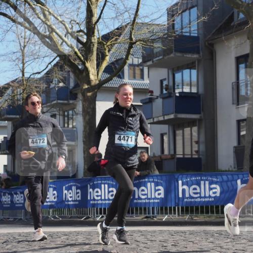 06.04.2025 - 44. Internationalen Wilhelmsburger Insellauf Luisa Fischer http://msf.ph/oto/7562139 06.04.2025 10:30:38 Ziel 4472, 4471, 4419 meine-sportfotos.de