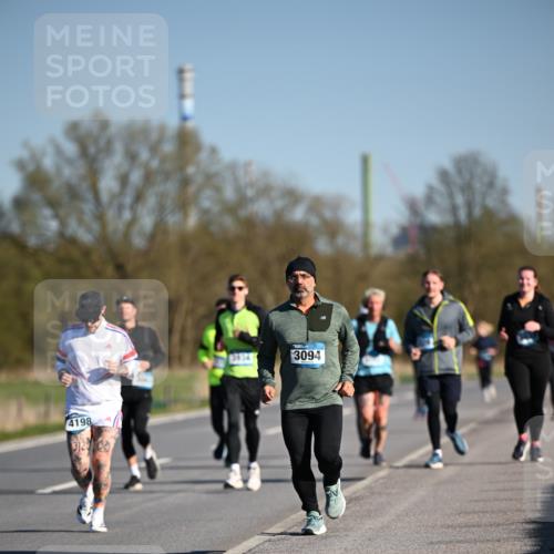 06.04.2025 - 44. Internationalen Wilhelmsburger Insellauf Dr. Thomas Lammeyer http://msf.ph/oto/7562520 06.04.2025 09:37:18 Laufen 4198, 312, 3834, 3094 meine-sportfotos.de