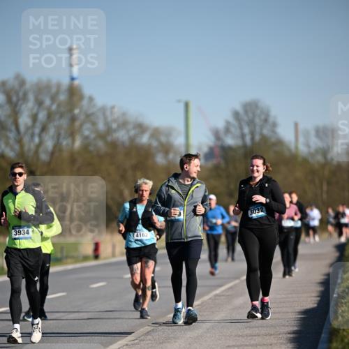 06.04.2025 - 44. Internationalen Wilhelmsburger Insellauf Dr. Thomas Lammeyer http://msf.ph/oto/7562599 06.04.2025 09:37:22 Laufen 3934, 4162, 3032 meine-sportfotos.de