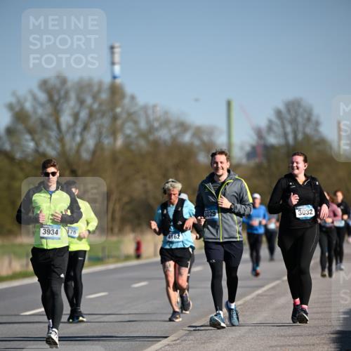 06.04.2025 - 44. Internationalen Wilhelmsburger Insellauf Dr. Thomas Lammeyer http://msf.ph/oto/7562610 06.04.2025 09:37:22 Laufen 3934, 176, 4162, 3029, 3032 meine-sportfotos.de