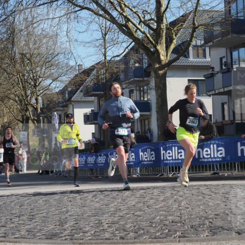 06.04.2025 - 44. Internationalen Wilhelmsburger Insellauf Luisa Fischer http://msf.ph/oto/7562705 06.04.2025 10:31:44 Ziel 4684, 4223, 40, 4271, 3962 meine-sportfotos.de