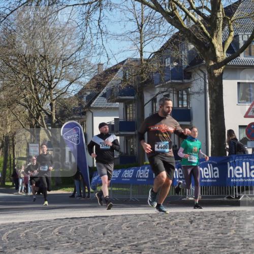 06.04.2025 - 44. Internationalen Wilhelmsburger Insellauf Luisa Fischer http://msf.ph/oto/7563106 06.04.2025 10:33:01 Ziel 3747, 3564, 4400, 5026 meine-sportfotos.de