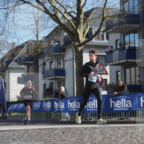 06.04.2025 - 44. Internationalen Wilhelmsburger Insellauf Luisa Fischer http://msf.ph/oto/7563168 06.04.2025 10:33:04 Ziel 3564, 3234 meine-sportfotos.de