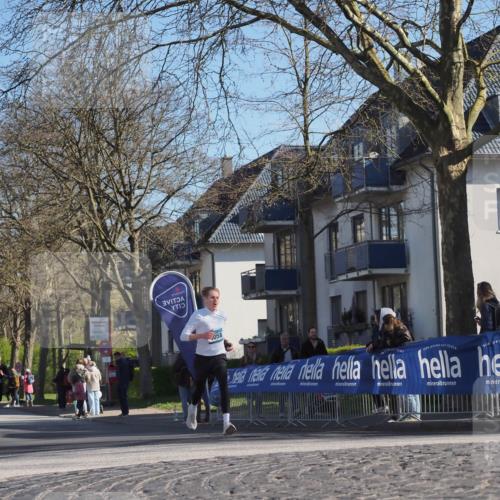 06.04.2025 - 44. Internationalen Wilhelmsburger Insellauf Luisa Fischer http://msf.ph/oto/7563310 06.04.2025 10:33:25 Ziel 058 meine-sportfotos.de