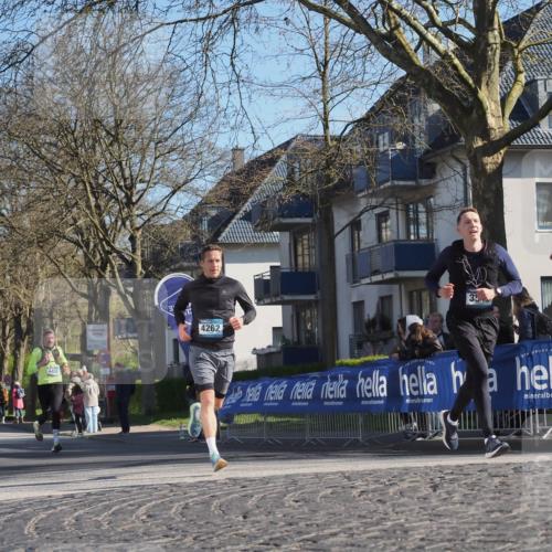 06.04.2025 - 44. Internationalen Wilhelmsburger Insellauf Luisa Fischer http://msf.ph/oto/7563361 06.04.2025 10:33:32 Ziel 4455, 4262, 35 meine-sportfotos.de