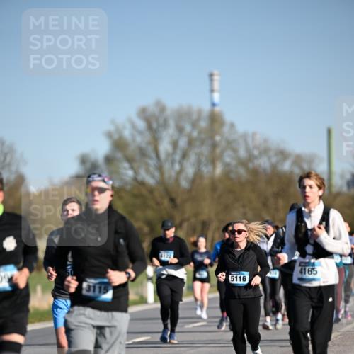 06.04.2025 - 44. Internationalen Wilhelmsburger Insellauf Dr. Thomas Lammeyer http://msf.ph/oto/7563424 06.04.2025 09:38:22 Laufen 097, 3115, 3122, 5116, 50, 4165 meine-sportfotos.de