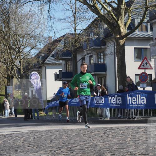 06.04.2025 - 44. Internationalen Wilhelmsburger Insellauf Luisa Fischer http://msf.ph/oto/7563636 06.04.2025 10:34:12 Ziel 13, 4294, 3267 meine-sportfotos.de