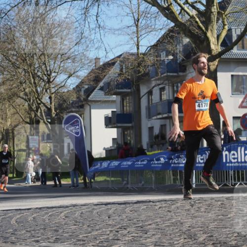 06.04.2025 - 44. Internationalen Wilhelmsburger Insellauf Luisa Fischer http://msf.ph/oto/7563890 06.04.2025 10:34:52 Ziel 4178 meine-sportfotos.de