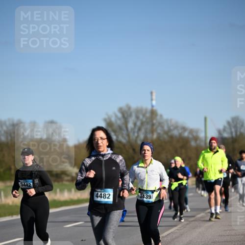 06.04.2025 - 44. Internationalen Wilhelmsburger Insellauf Dr. Thomas Lammeyer http://msf.ph/oto/7563917 06.04.2025 09:38:48 Laufen 3442, 4482, 3439 meine-sportfotos.de