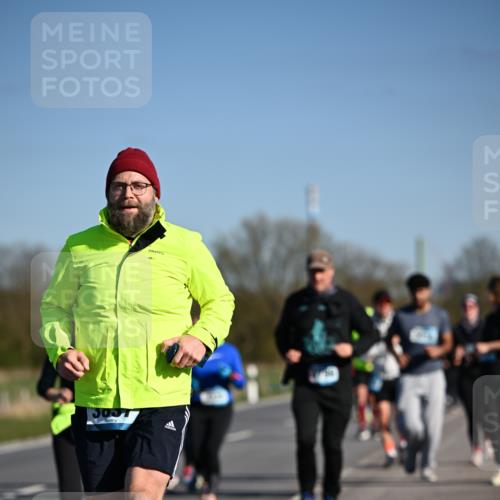 06.04.2025 - 44. Internationalen Wilhelmsburger Insellauf Dr. Thomas Lammeyer http://msf.ph/oto/7564061 06.04.2025 09:38:55 Laufen 3057, 4 meine-sportfotos.de