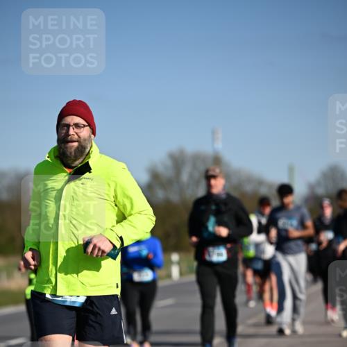 06.04.2025 - 44. Internationalen Wilhelmsburger Insellauf Dr. Thomas Lammeyer http://msf.ph/oto/7564065 06.04.2025 09:38:55 Laufen  meine-sportfotos.de