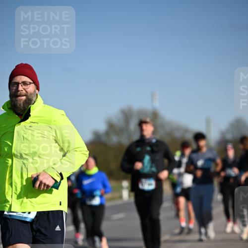 06.04.2025 - 44. Internationalen Wilhelmsburger Insellauf Dr. Thomas Lammeyer http://msf.ph/oto/7564073 06.04.2025 09:38:55 Laufen 4 meine-sportfotos.de