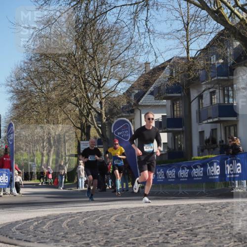 06.04.2025 - 44. Internationalen Wilhelmsburger Insellauf Luisa Fischer http://msf.ph/oto/7564100 06.04.2025 10:35:30 Ziel 4216, 4312, 4396 meine-sportfotos.de
