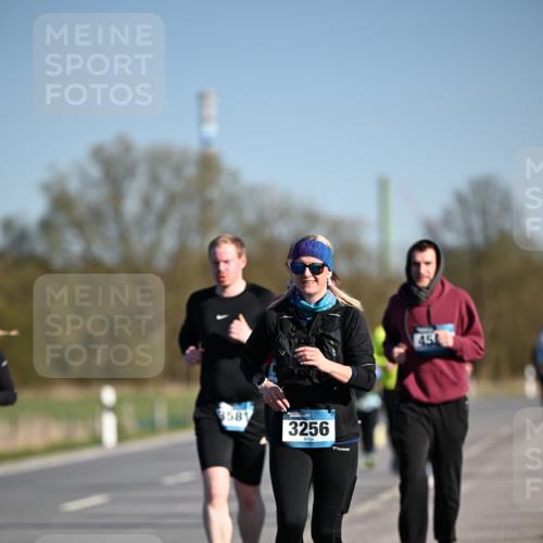 06.04.2025 - 44. Internationalen Wilhelmsburger Insellauf Dr. Thomas Lammeyer http://msf.ph/oto/7564318 06.04.2025 09:39:12 Laufen 3581, 3256, 450 meine-sportfotos.de