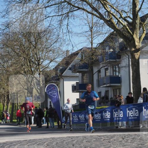 06.04.2025 - 44. Internationalen Wilhelmsburger Insellauf Luisa Fischer http://msf.ph/oto/7564332 06.04.2025 10:35:58 Ziel 3, 3602, 7, 4120, 3944 meine-sportfotos.de