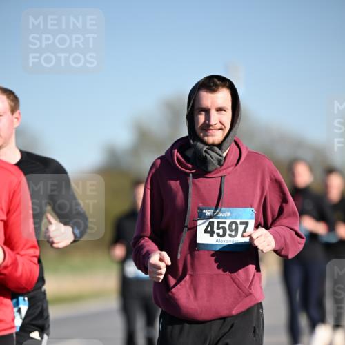 06.04.2025 - 44. Internationalen Wilhelmsburger Insellauf Dr. Thomas Lammeyer http://msf.ph/oto/7564382 06.04.2025 09:39:17 Laufen 4597 meine-sportfotos.de