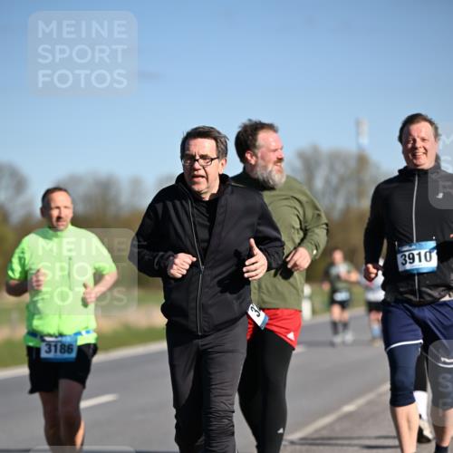 06.04.2025 - 44. Internationalen Wilhelmsburger Insellauf Dr. Thomas Lammeyer http://msf.ph/oto/7565589 06.04.2025 09:40:55 Laufen 3186, 3, 3910 meine-sportfotos.de
