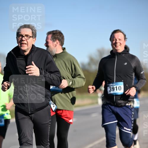 06.04.2025 - 44. Internationalen Wilhelmsburger Insellauf Dr. Thomas Lammeyer http://msf.ph/oto/7565602 06.04.2025 09:40:56 Laufen 6, 3910 meine-sportfotos.de