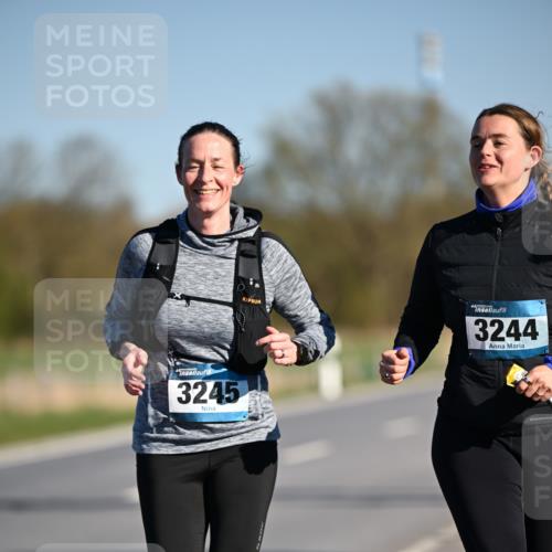 06.04.2025 - 44. Internationalen Wilhelmsburger Insellauf Dr. Thomas Lammeyer http://msf.ph/oto/7566436 06.04.2025 09:42:13 Laufen 3244, 3245 meine-sportfotos.de
