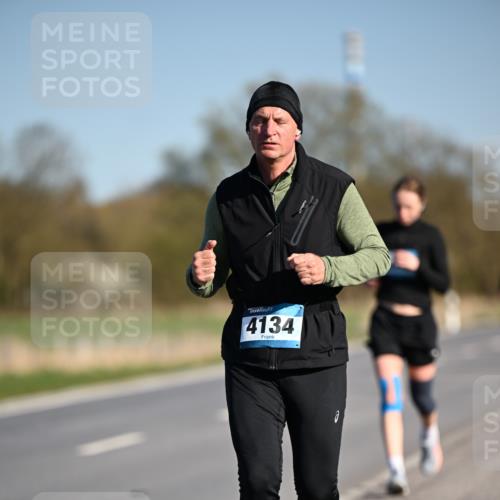 06.04.2025 - 44. Internationalen Wilhelmsburger Insellauf Dr. Thomas Lammeyer http://msf.ph/oto/7566462 06.04.2025 09:42:16 Laufen 4134 meine-sportfotos.de