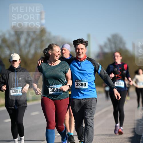 06.04.2025 - 44. Internationalen Wilhelmsburger Insellauf Dr. Thomas Lammeyer http://msf.ph/oto/7566680 06.04.2025 09:42:40 Laufen 4087, 3853, 4581, 3860 meine-sportfotos.de