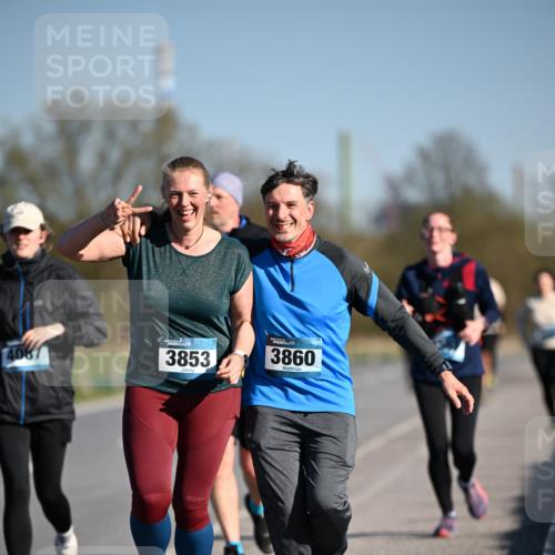 06.04.2025 - 44. Internationalen Wilhelmsburger Insellauf Dr. Thomas Lammeyer http://msf.ph/oto/7566690 06.04.2025 09:42:40 Laufen 4087, 3853, 3860 meine-sportfotos.de