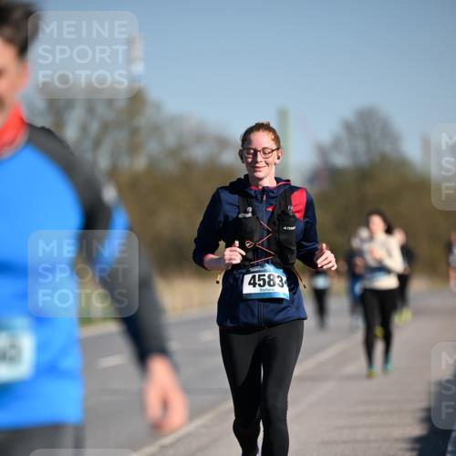 06.04.2025 - 44. Internationalen Wilhelmsburger Insellauf Dr. Thomas Lammeyer http://msf.ph/oto/7566716 06.04.2025 09:42:43 Laufen 4583 meine-sportfotos.de